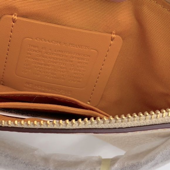 RARE Coach x Peanuts Friends Wristlet - Picture 4 of 8